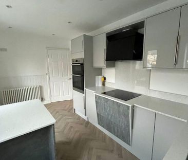 3 bedroom semi-detached house to rent - Photo 6