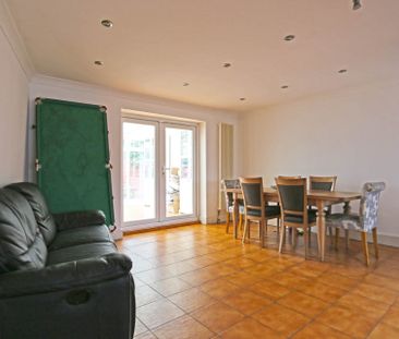 Price £3,000 pcm - Available 22/12/2025 - Part Furnished - Photo 5