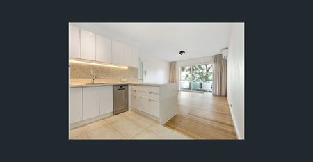 Large Apartment in Prime South Yarra Location - Photo 3