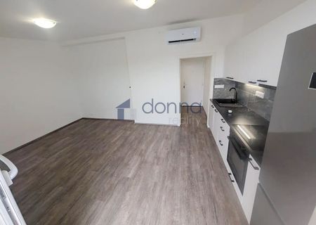 Pronájem bytu 1+kk 25 m² - Fotografie 4