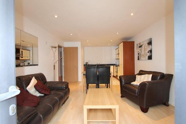 2 bedroom flat to rent - Photo 1