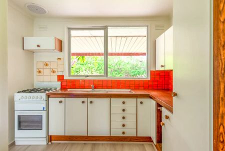 “Tidy 3 Bedroom Home in Frankston!” - Photo 3