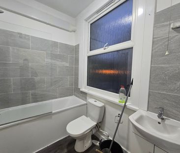2 Bed Flat, Charlton Church Lane, SE7 - Photo 4
