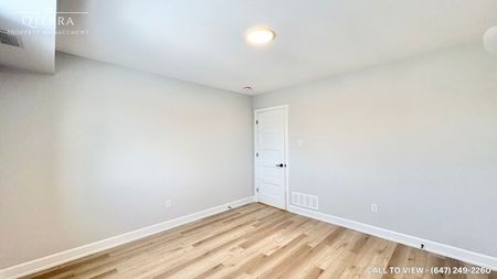 CHARMING 2-BEDROOM MAIN LEVEL UNIT WITH UPGRADED FINISHES - Photo 4