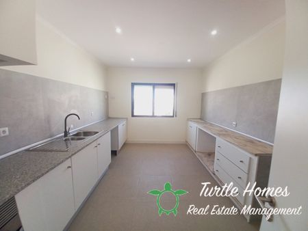TH2023489 - Stunning Semidetached House - Photo 3