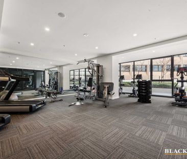 Furnished 2 Bedroom Apartment with city views - Photo 1