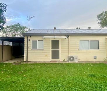 Cozy Two-Bedroom unit in Quiet Cambridge Park Location - Photo 1
