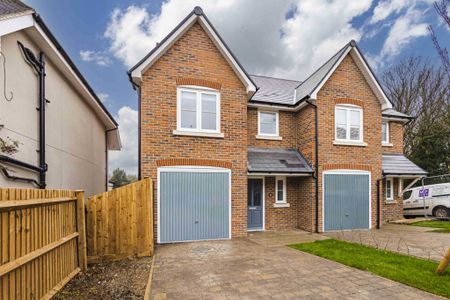 3 bed Semi Detached for rent - Photo 5