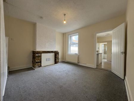 2 bedroom terraced house to rent - Photo 2