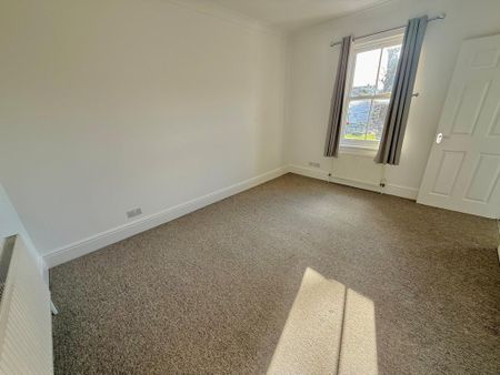 3 bedroom flat to rent - Photo 3