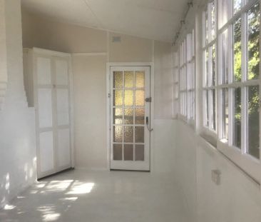 Charming Cottage Centrally Located In Hazelbrook! - Photo 5