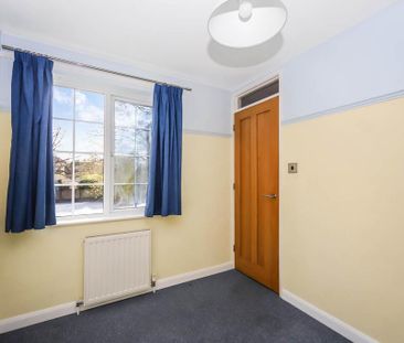 3 bedroom end of terrace house to rent - Photo 2