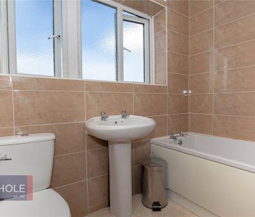 4 bedroom semi-detached house to rent - Photo 5