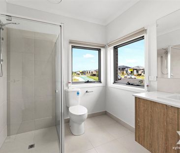 Contemporary Comfort with Everyday Convenience - Photo 6