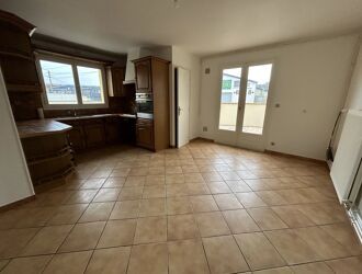 Location Maison 4 pièces à Saint-Quentin - Photo 4