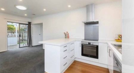 Feilding Flair - Chic, Updated Home with Unmatched Appeal! - Photo 3