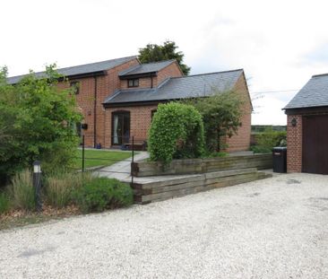 3 bedroom semi-detached house to rent - Photo 2