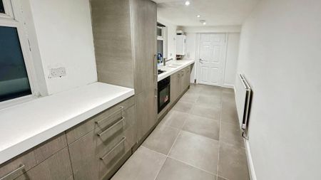 3 bedroom terraced house to rent - Photo 3