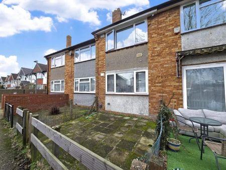 3 bedroom detached house to rent - Photo 4