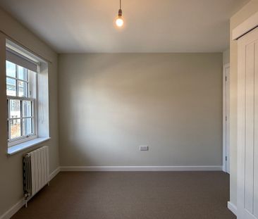 The Crescent, Taunton - Photo 3