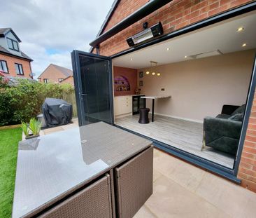 4 bedroom semi-detached house to rent - Photo 6