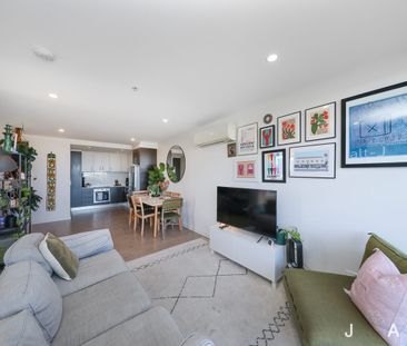 Seductive City Views & Contemporary Footscray Living - Photo 3