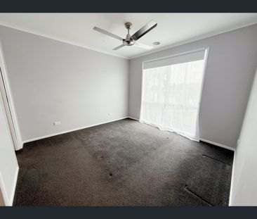 24 Broome Crescent, Cranbourne North, Vic 3977 - Photo 3
