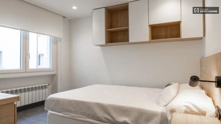 Room in a shared 6-bedroom apartment for rent in Castillejos - Foto 3