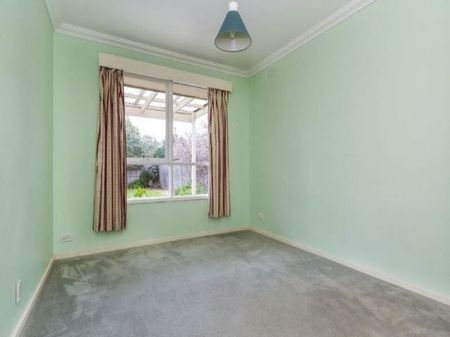 7 Carver Street Burwood East VIC - Photo 2