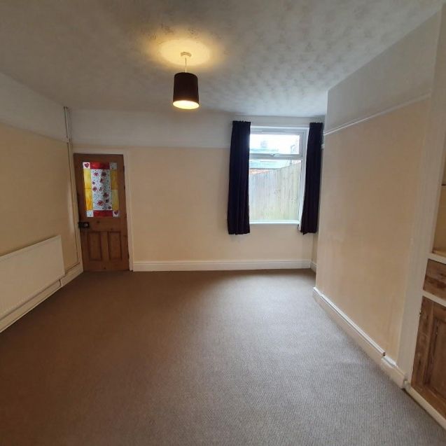 2 Bedroom House to Rent in Russell Street, Kettering, NN16 - Photo 1