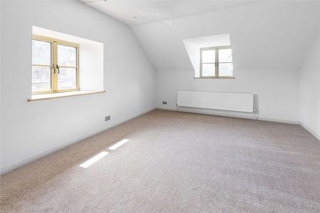 Spacious two bedroom apartment in the heart of Stow-on-the-Wold. - Photo 4