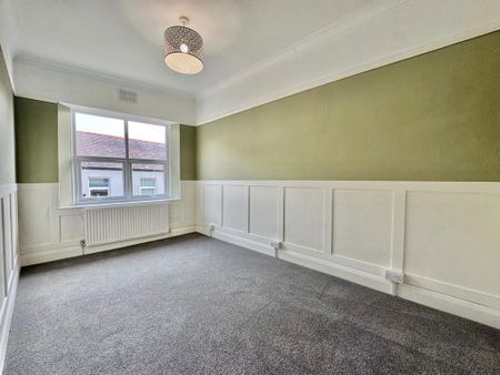 3 bedroom flat to rent - Photo 5