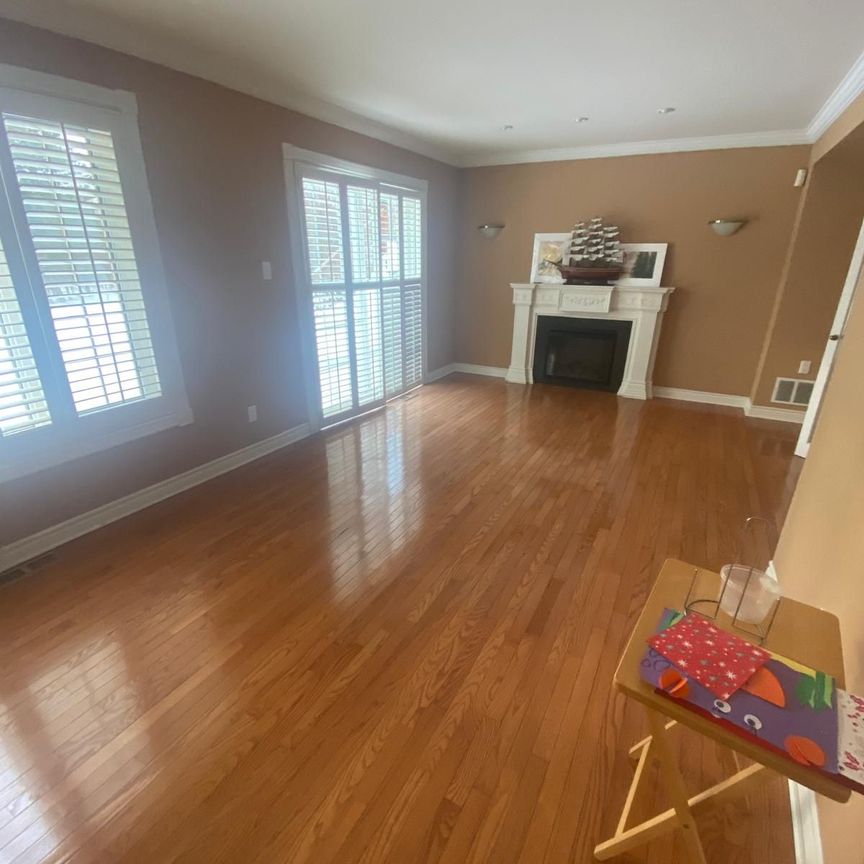 For Lease - 40 Sunnycrest Road, Toronto, Ontario - Photo 1