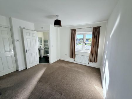 Two Bedroom & Two Bathroom House for Rent in Great Location in Garforth, Leeds - Photo 2