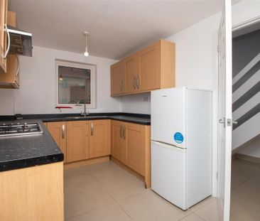 3 bedroom end of terrace house to rent - Photo 5