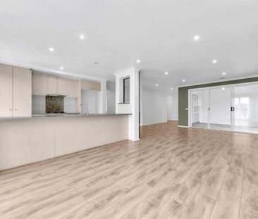 Spacious Family Home with Exclusive Country Club Access - Photo 6
