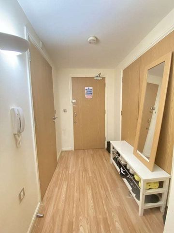 Sumner Road Room C (Double with Balcony) - Photo 2