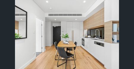 Top floor North/East facing apartment in the heart of Alexandria! - Photo 3