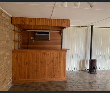 21 Chelmsford Way, Melton West - A Welcoming Family Home - Photo 2