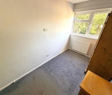 3 bedroom flat to rent - Photo 3