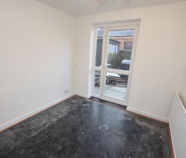 2 bedroom semi-detached house to rent - Photo 4