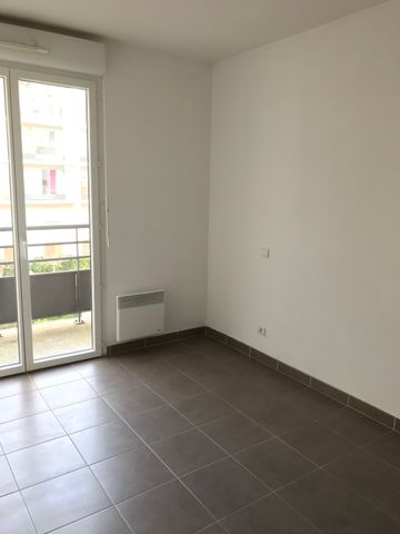 Location Appartement 3 pièces 54m² LA SEYNE SUR MER 83500 - Photo 5