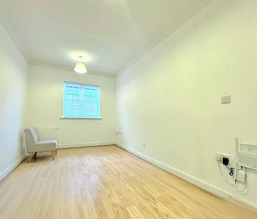 London Road, Camberley, Surrey, GU15 - Photo 4