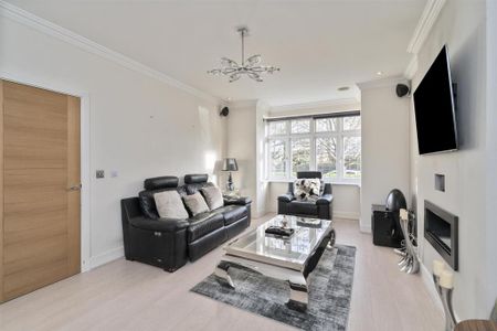 5 bedroom detached house to rent - Photo 2