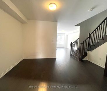 Townhouse For Lease | N8120868 - Photo 1