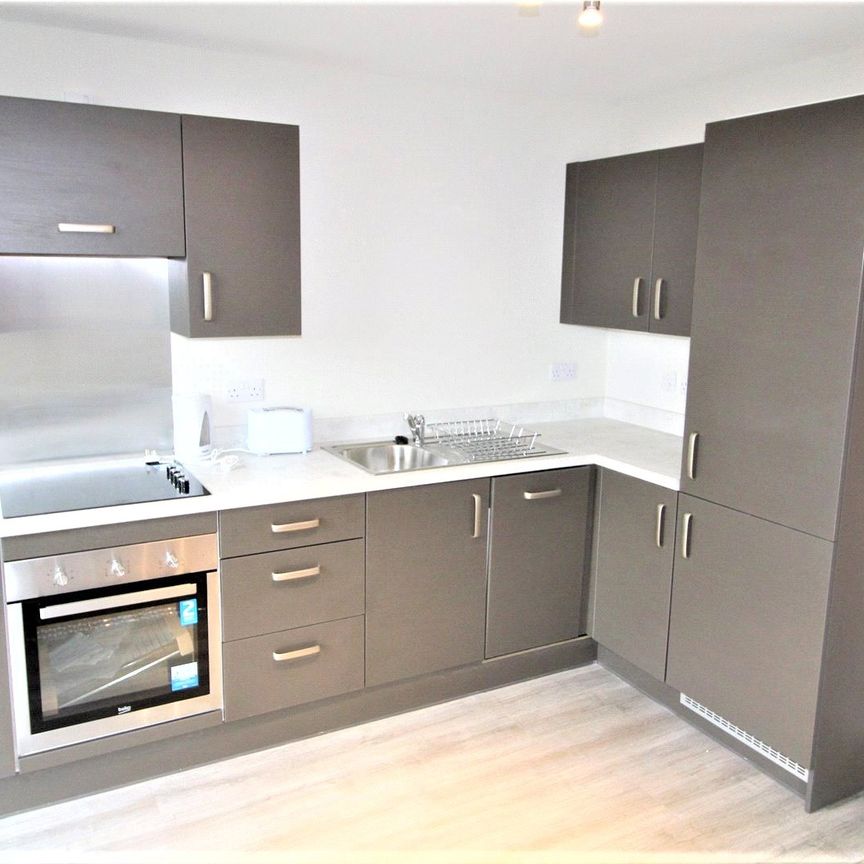 2 bedroom Flat To Rent - Photo 1