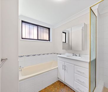 Coastal 3-Bedroom Convenience Near Brisbane Waterfront - Photo 5