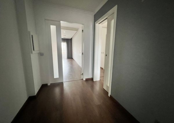 Apartamento T2 situado na Avenida Dr. Lourenço Peixinho em Aveiro.