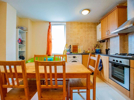 Boulcott Street Room 4 - Photo 3