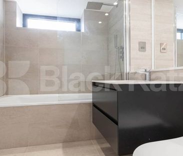 2 Bedroom, 2 bath, 1 reception Apartment - Photo 4